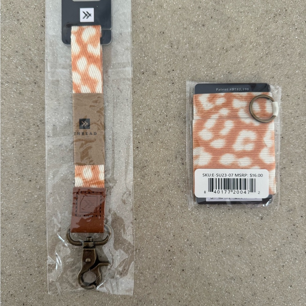 Thread Wallet and wrist lanyard Reese color NWT